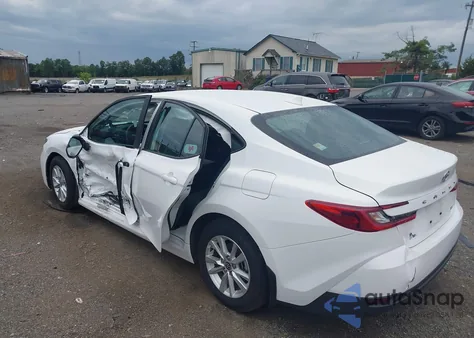 2025 Toyota Camry Le z USA, uszkodzony, nr VIN 4T1DAACK2SU072326
